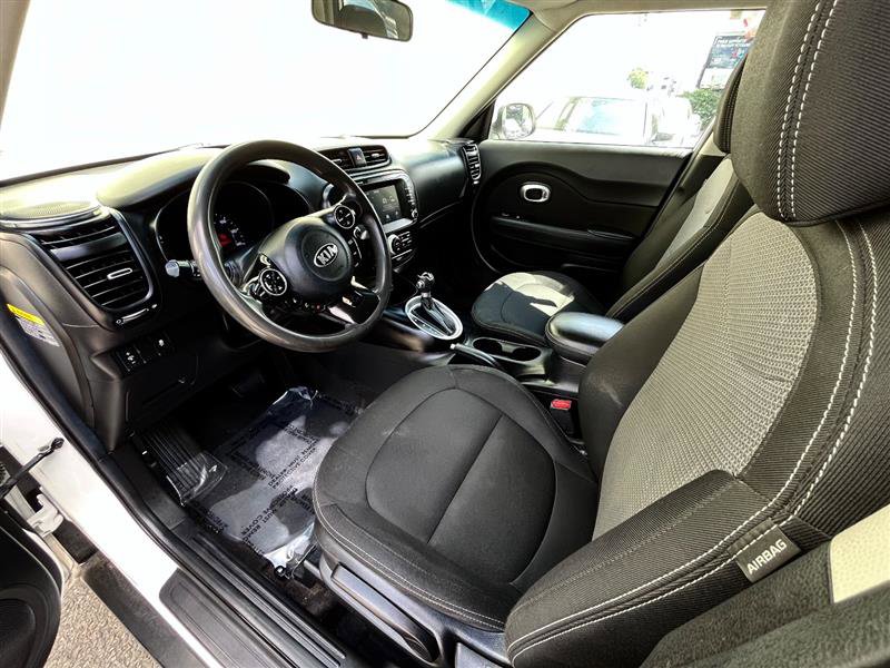 Used 2019 Kia Soul + image 9