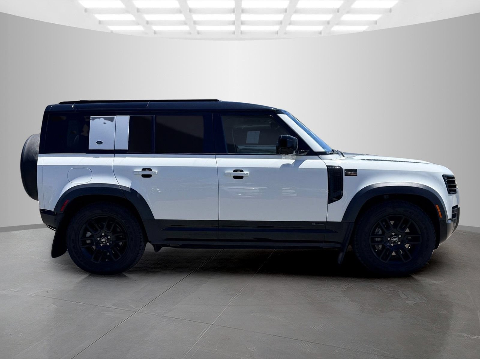 Used 2021 Land Rover Defender 110 X-Dynamic HSE AWD/4WD image 4