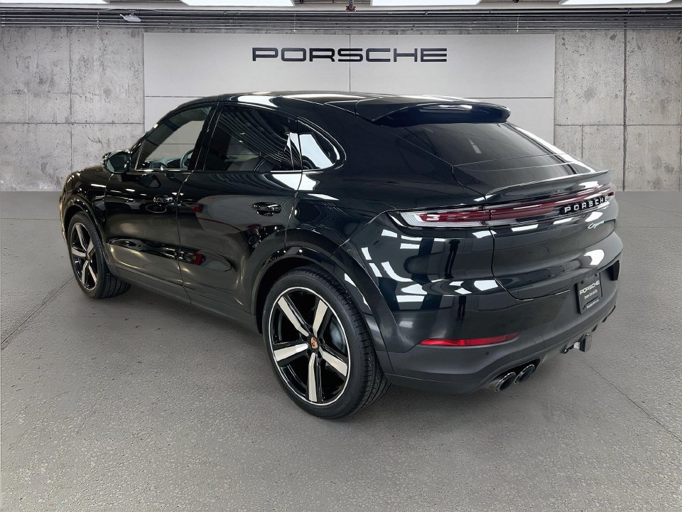 Certified 2026 Porsche Cayenne Coupe AWD/4WD image 3
