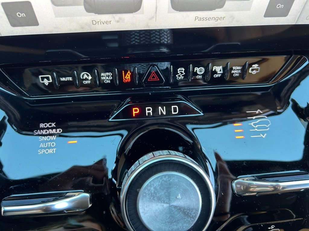 Used 2024 Jeep Grand Wagoneer Series III w/ Rear Seat Video Group 1 AWD/4WD image 35