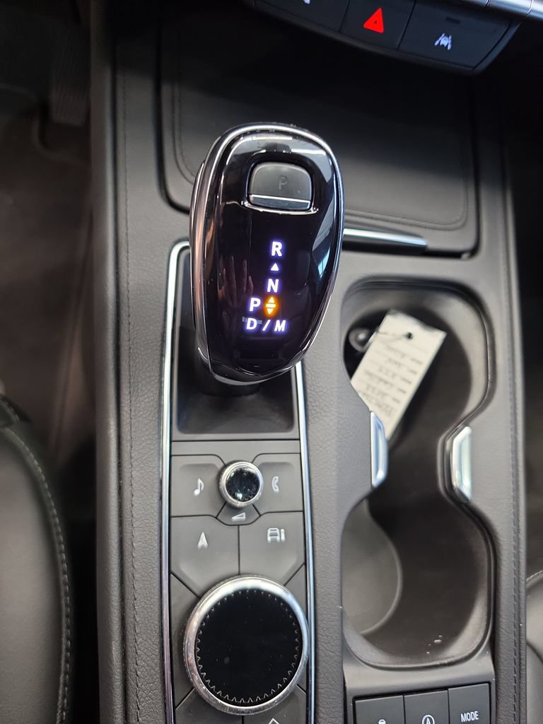 Used 2025 Cadillac XT4 Premium Luxury FWD image 30