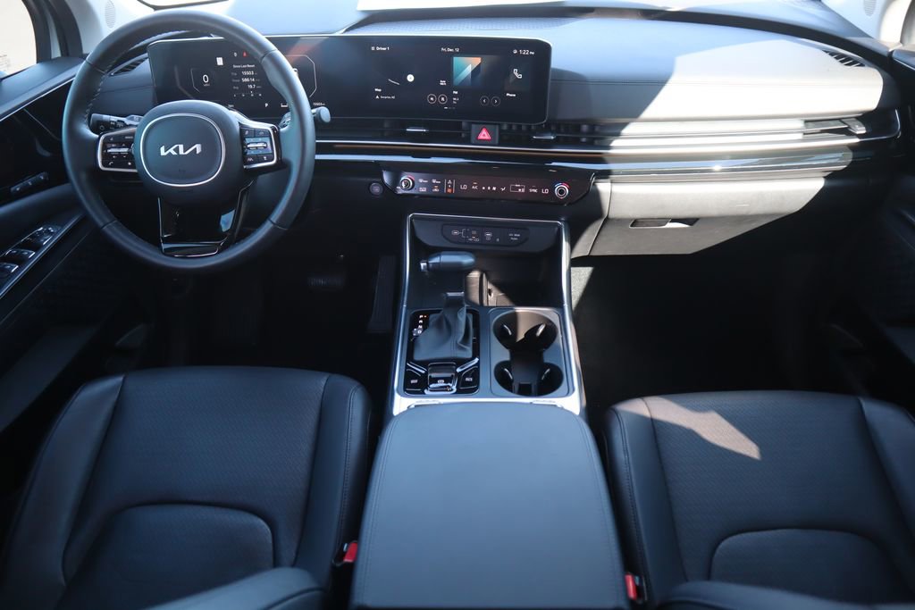 Used 2025 Kia Carnival SX Prestige image 13