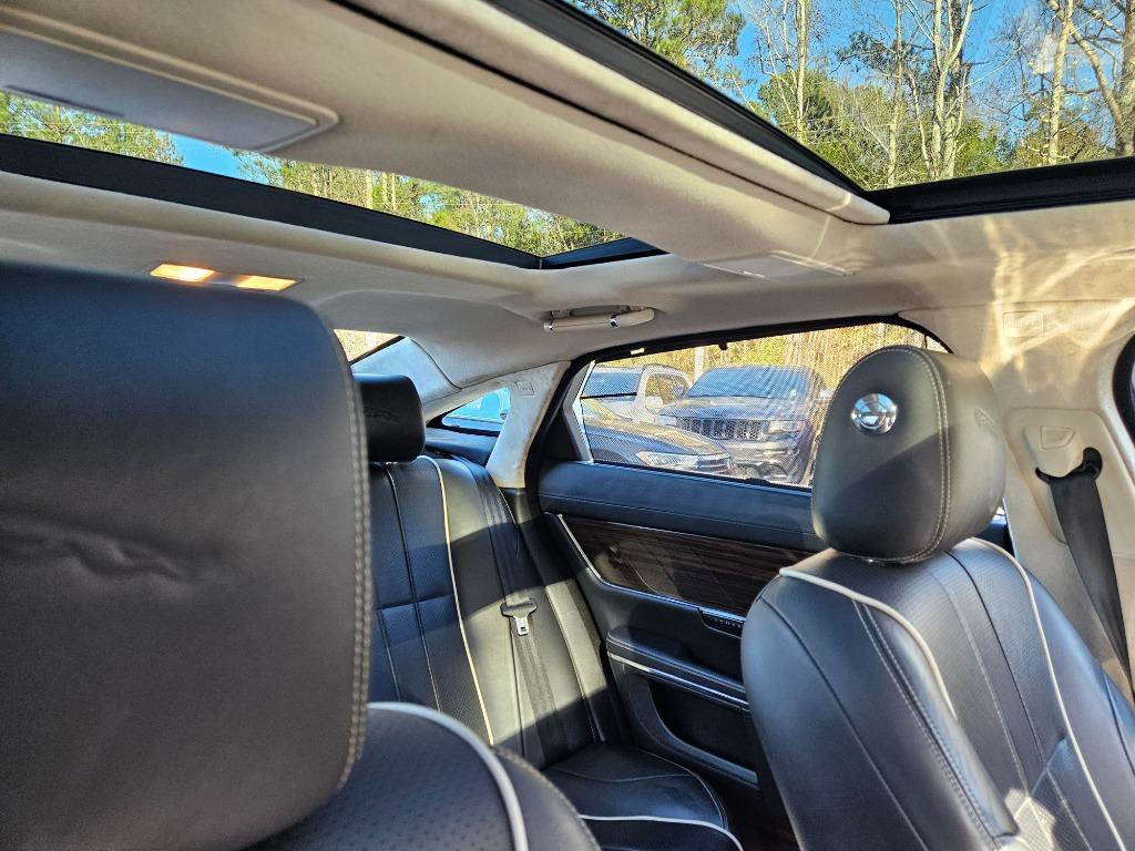 Used 2013 Jaguar XJ L Portfolio image 43