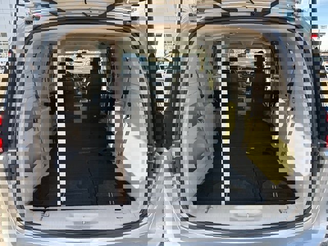 Used 2024 Chrysler Pacifica Touring-L image 13