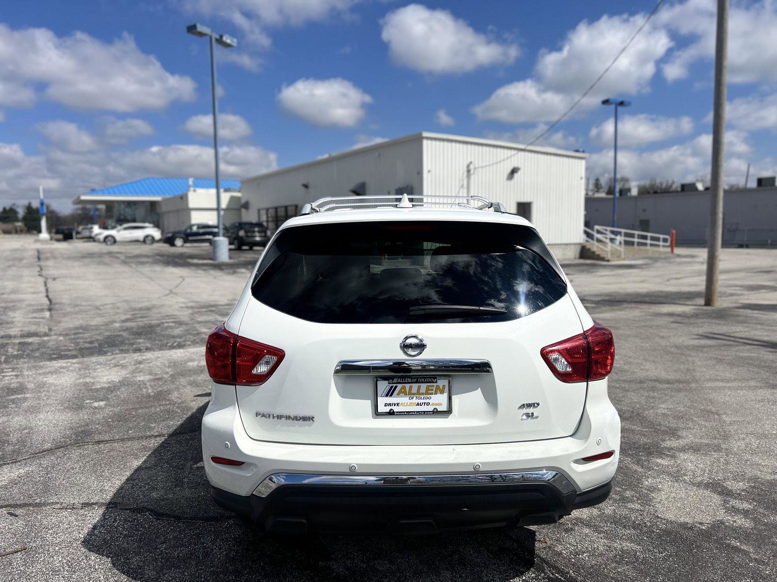 Used 2019 Nissan Pathfinder SL AWD/4WD image 6