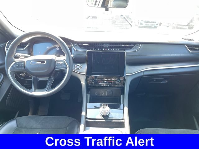 Used 2025 Jeep Grand Cherokee Altitude AWD/4WD image 12