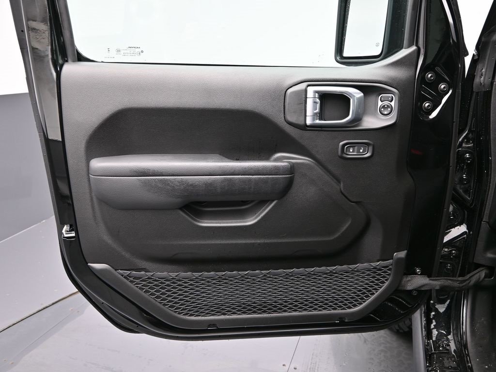 New 2025 Jeep Wrangler Unlimited Rubicon w/ Technology Group image 9