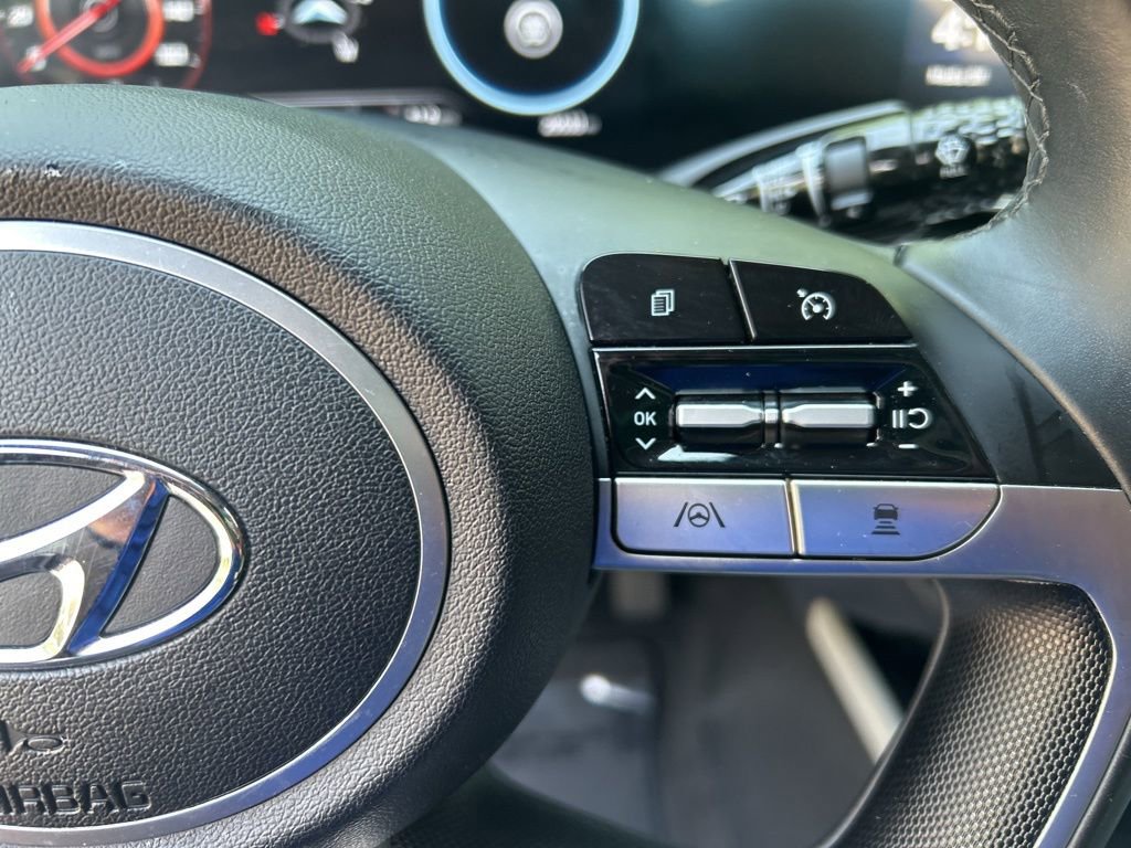 Used 2023 Hyundai Elantra Limited FWD image 21