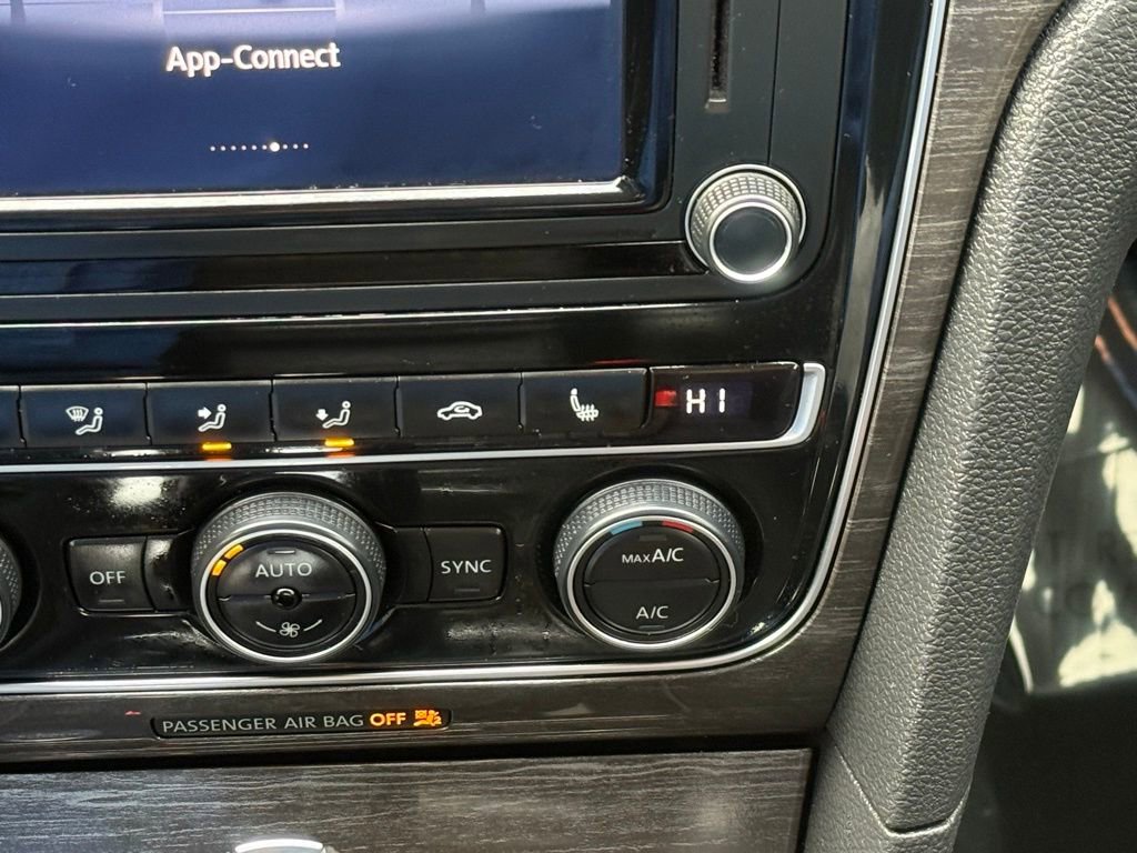 Used 2017 Volkswagen Passat 1.8T SEL Premium image 36