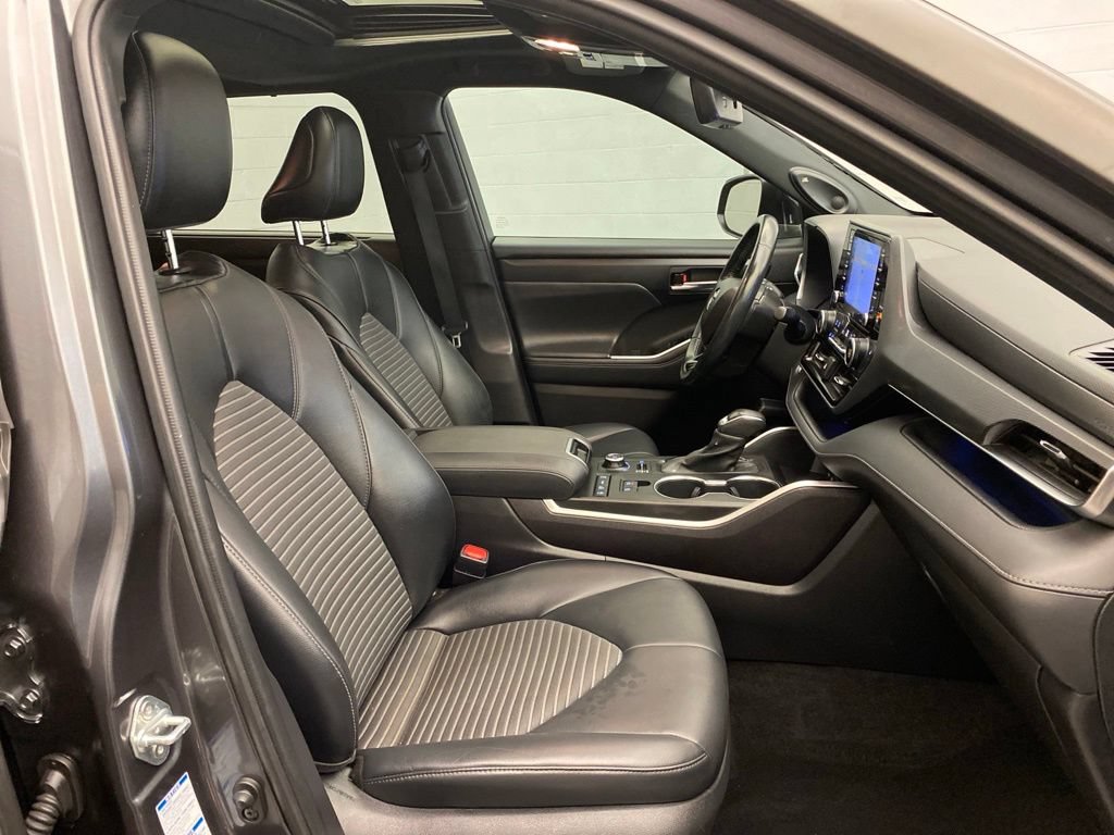 Used 2021 Toyota Highlander XSE AWD/4WD image 26