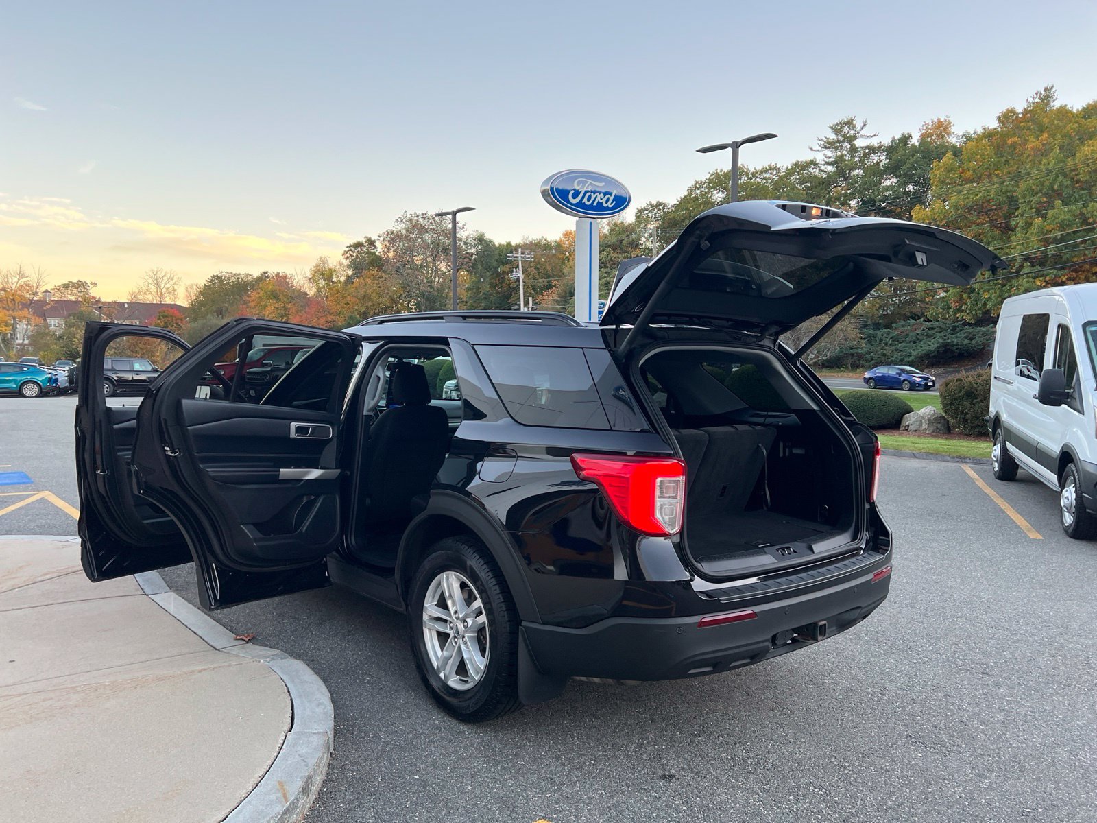 Certified 2021 Ford Explorer XLT w/ Class III Trailer Tow Package AWD/4WD image 11