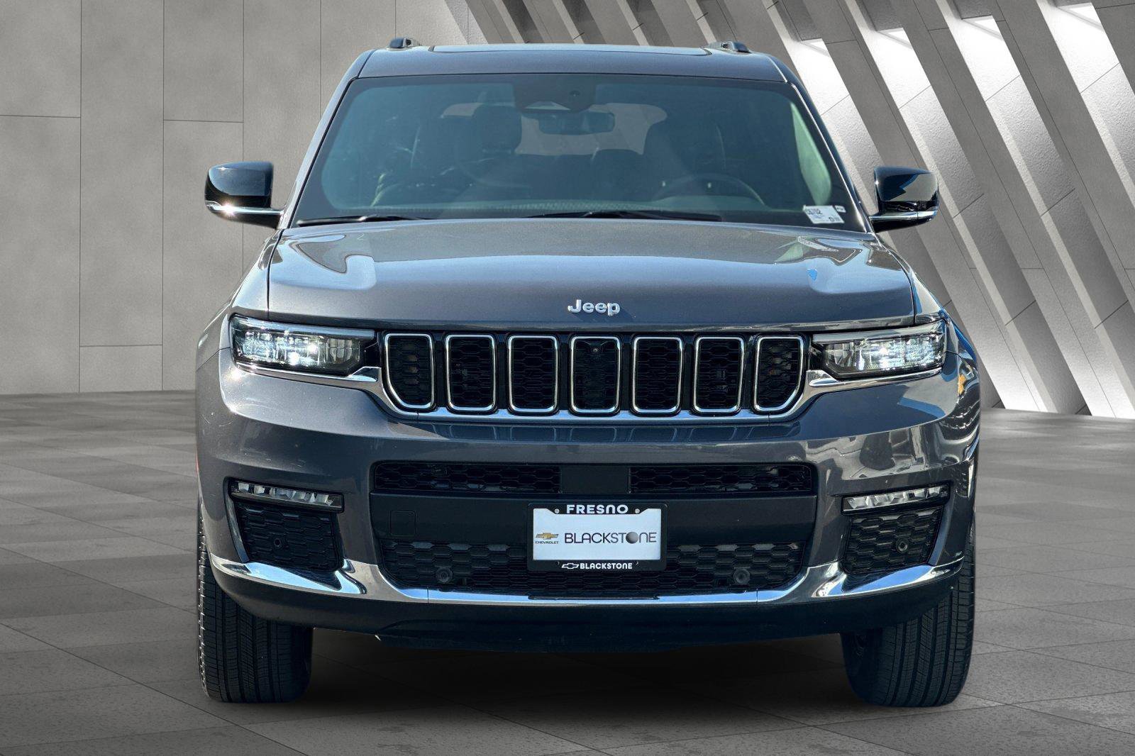 Used 2024 Jeep Grand Cherokee L Limited w/ Luxury Tech Group II image 9