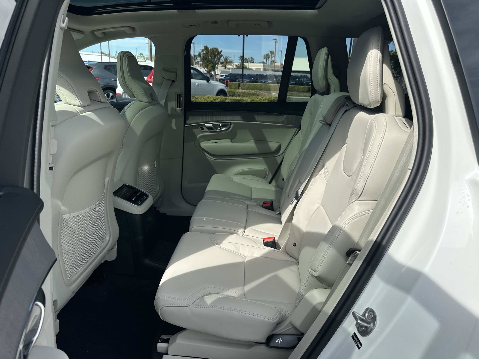 New 2026 Volvo XC90 T8 Ultra w/ Protection Package Premier AWD/4WD image 17