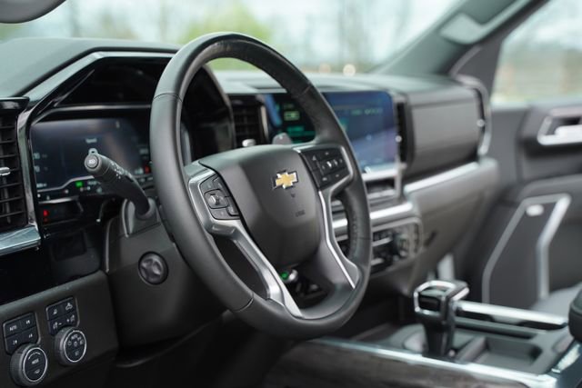 Used 2025 Chevrolet Silverado 1500 LTZ w/ LTZ Premium Package image 28