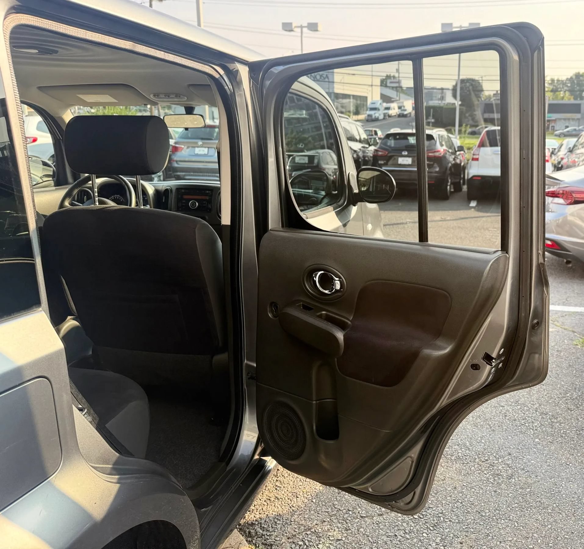 Used 2010 Nissan Cube 1.8 S w/ Interior Designer Pkg FWD image 27