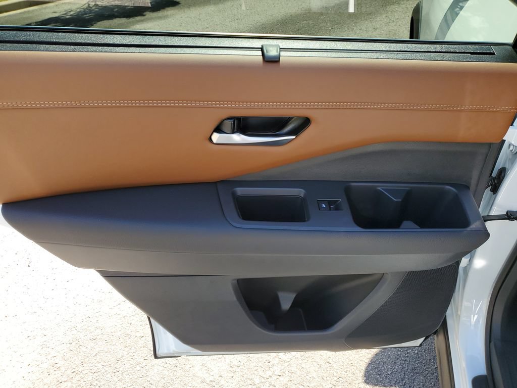 New 2026 Nissan Pathfinder Platinum AWD/4WD image 9