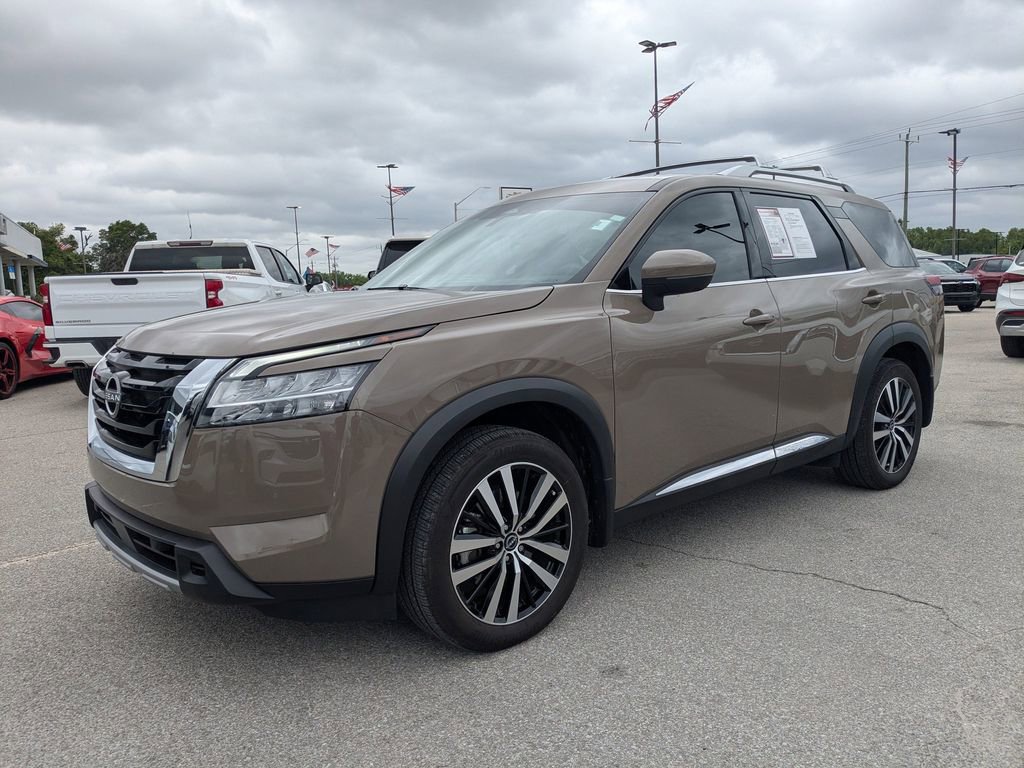 Used 2024 Nissan Pathfinder Platinum w/ Cargo Package image 7
