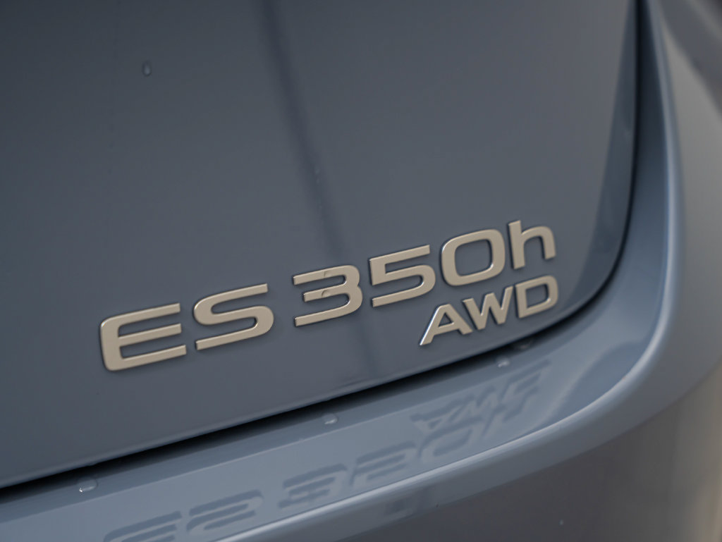 New 2026 Lexus ES 350h AWD w/ Convenience Package image 17