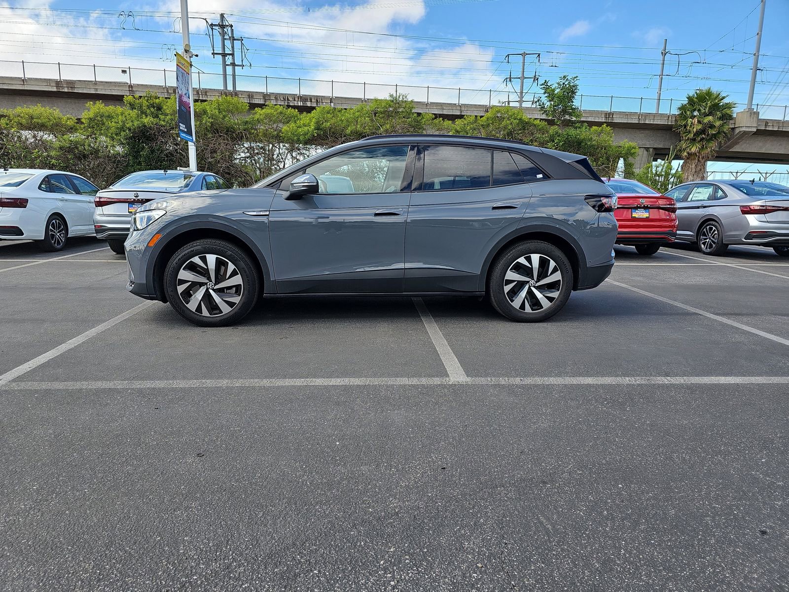 Used 2023 Volkswagen ID.4 Pro image 8