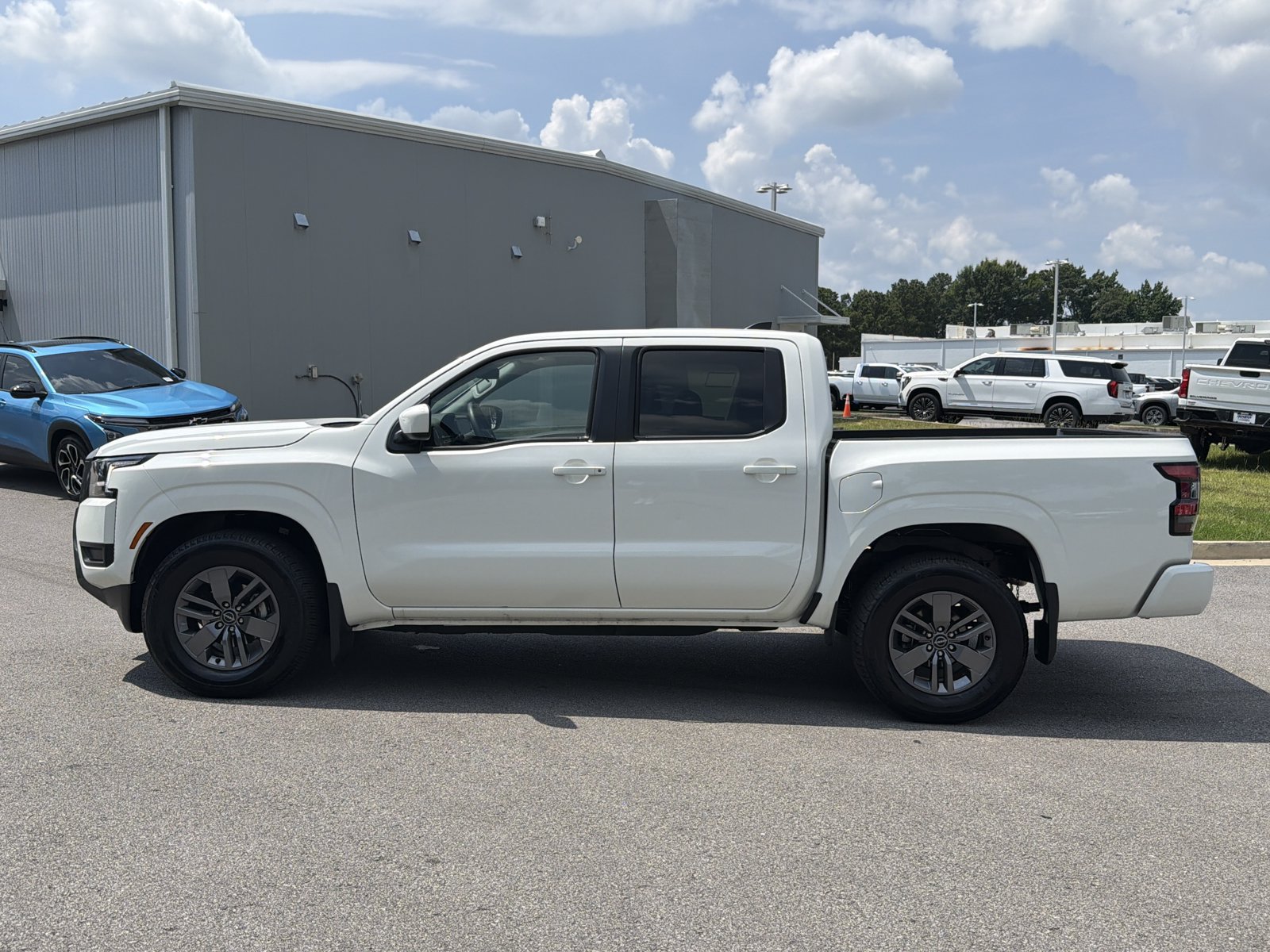 Used 2025 Nissan Frontier SV RWD image 9
