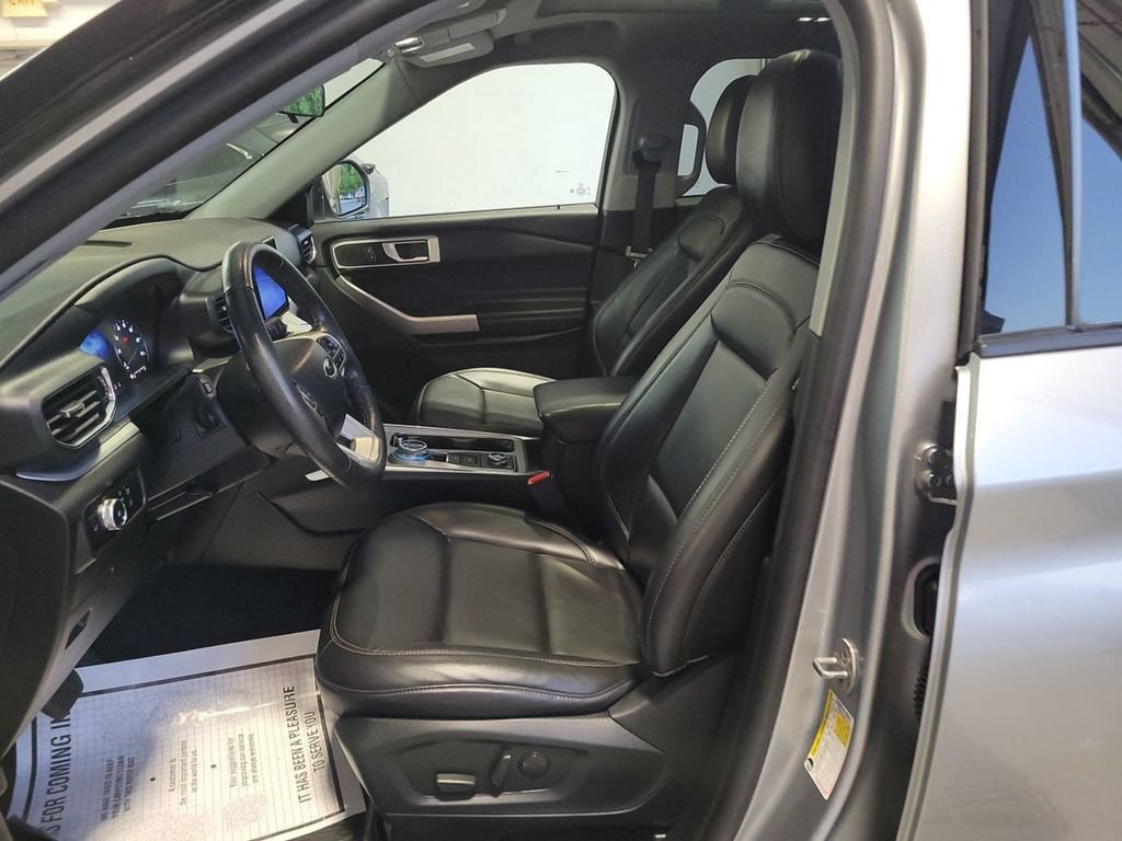 Used 2022 Ford Explorer XLT w/ Equipment Group 202A AWD/4WD image 3