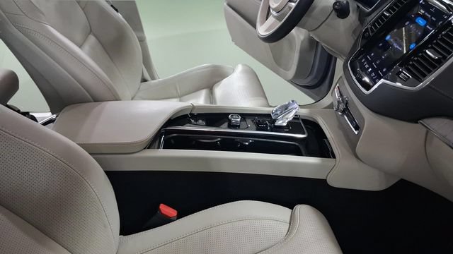 Used 2024 Volvo XC90 B6 Ultimate w/ Protection Package Premier AWD/4WD image 20