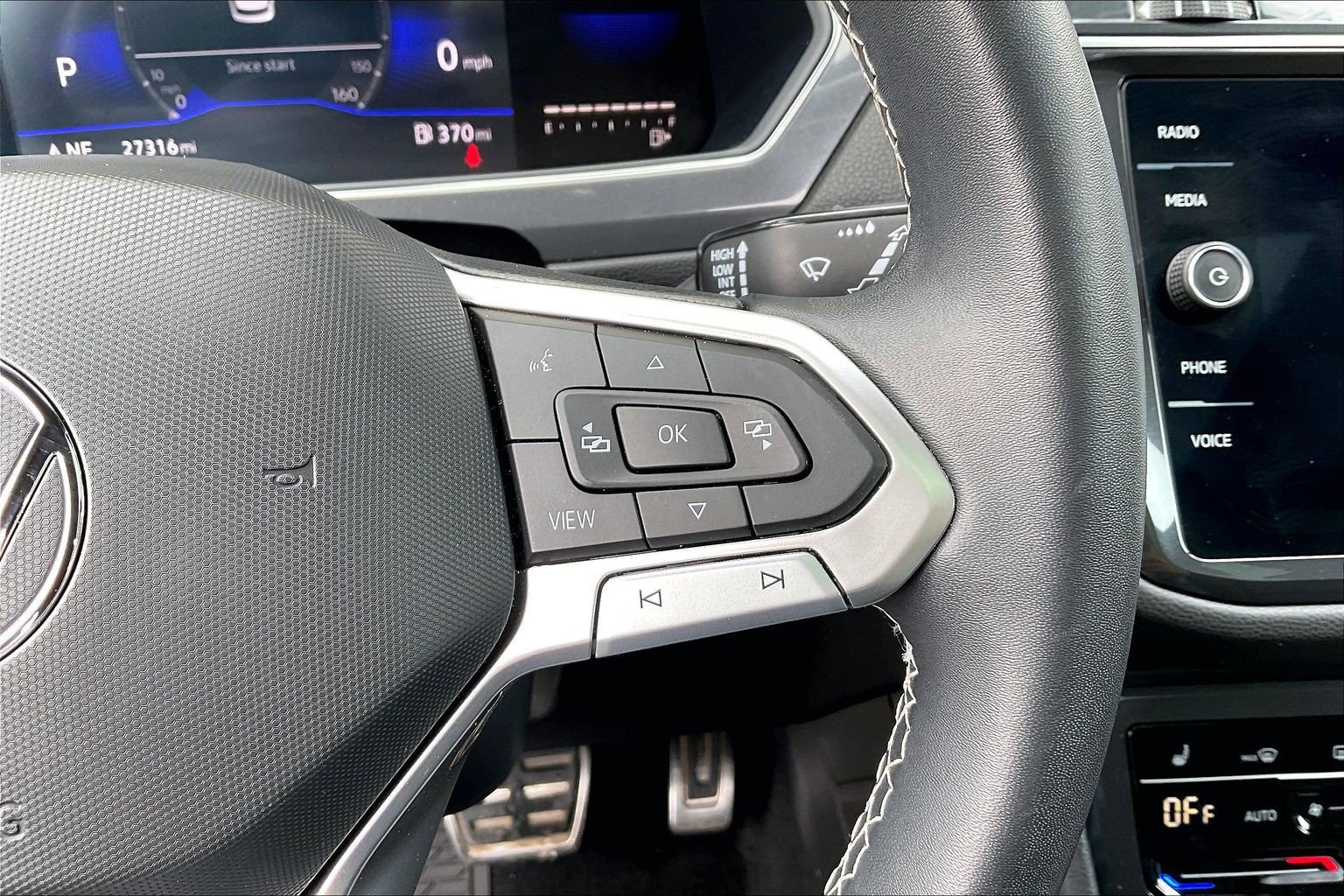 Certified 2023 Volkswagen Tiguan SE R-Line FWD image 17