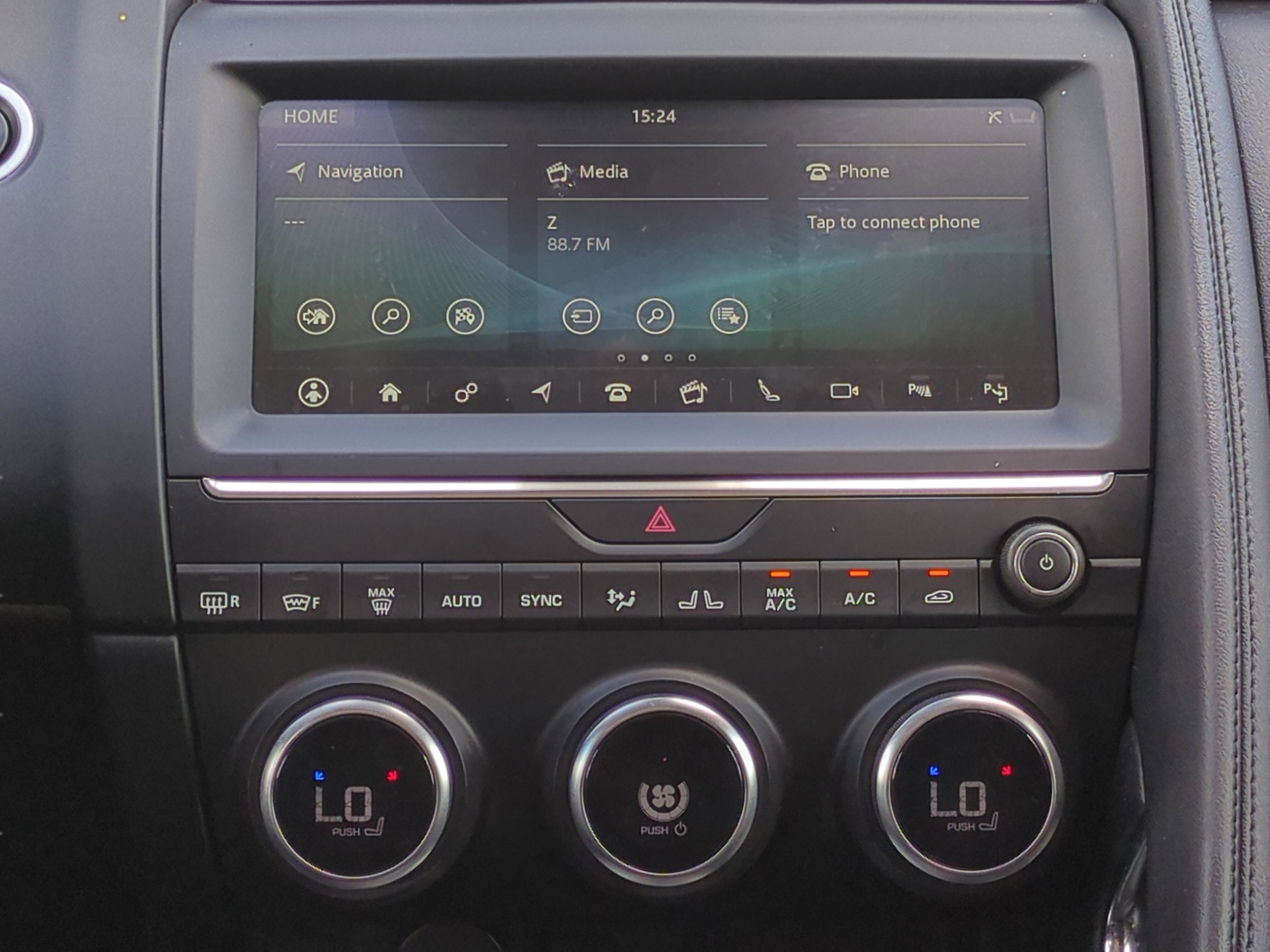 Used 2020 Jaguar E-PACE SE image 17