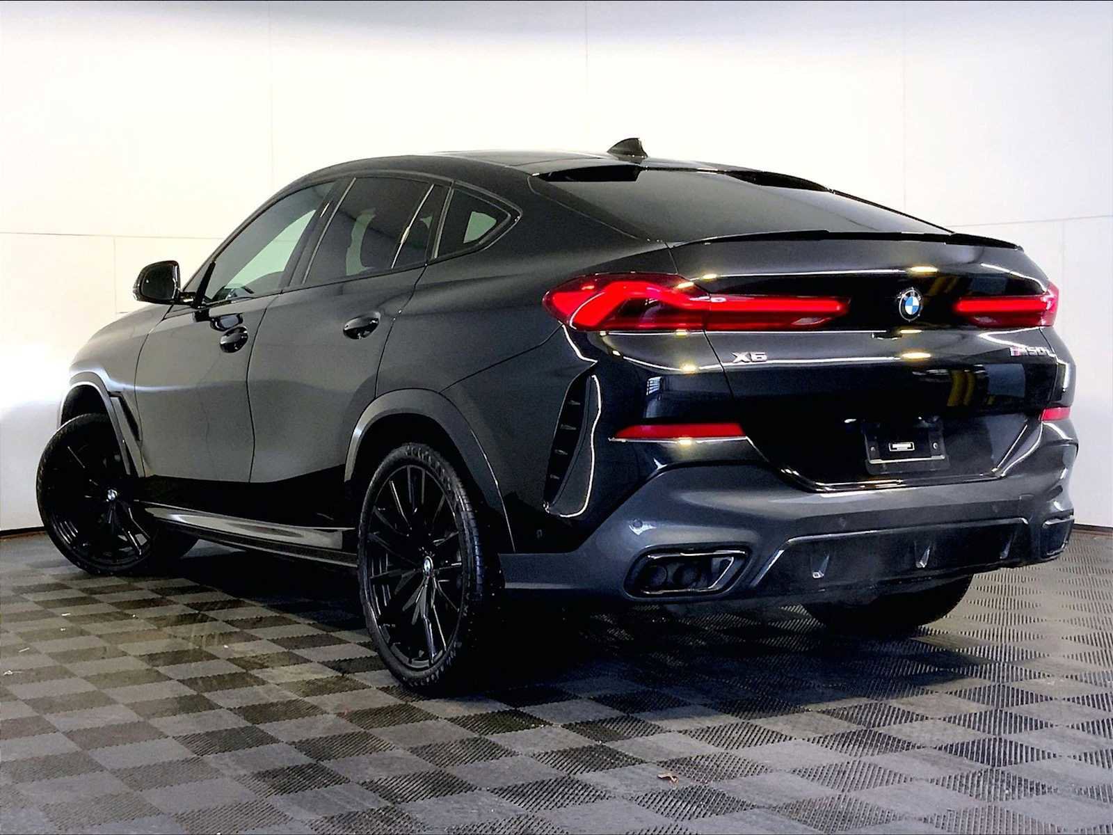 Used 2022 BMW X6 M50i w/ Executive Package image 3