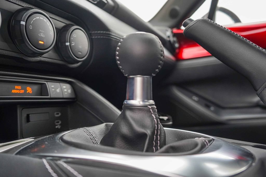 New 2026 MAZDA MX-5 Miata Club w/ Appearance Package RWD image 25