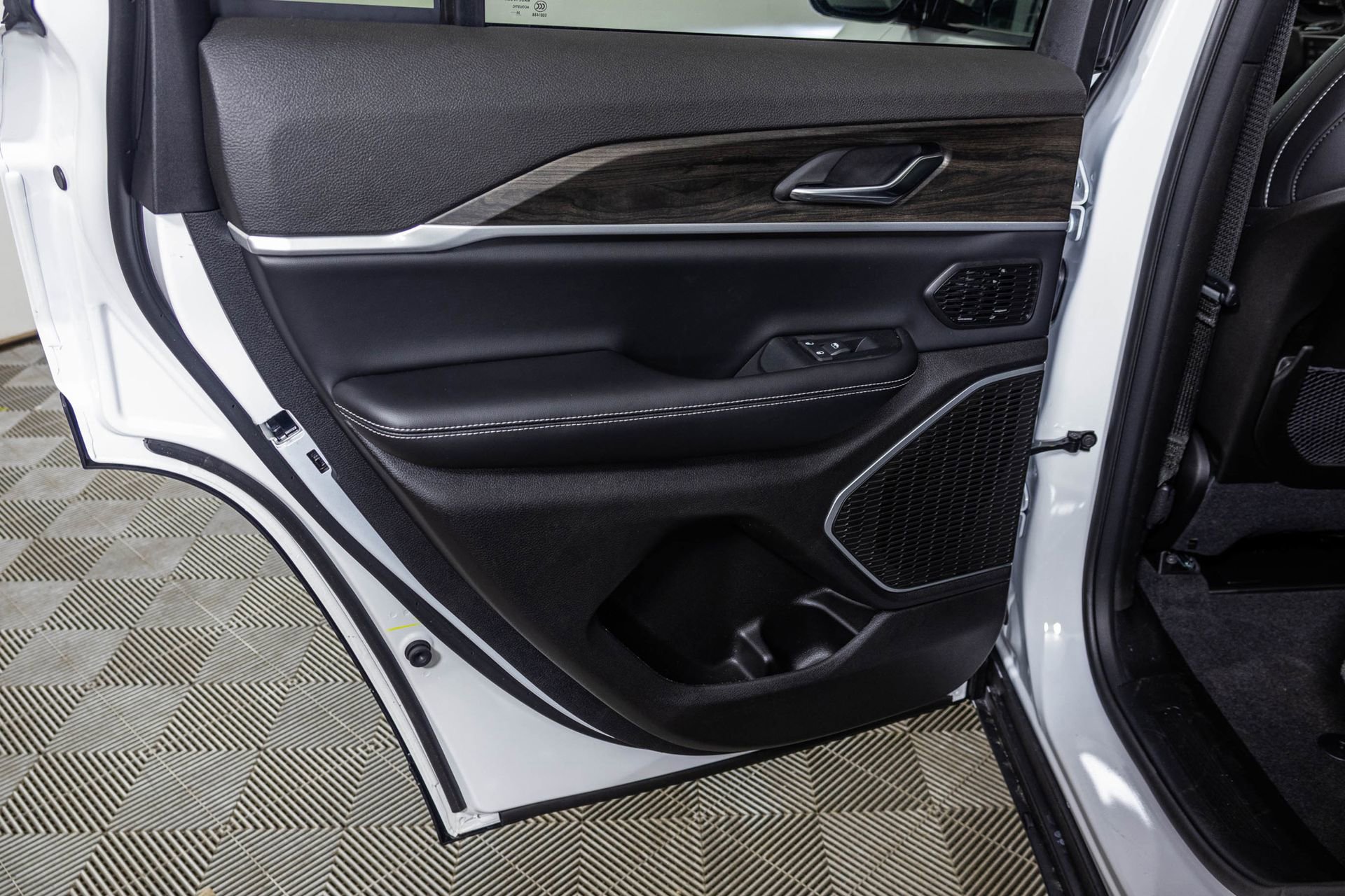 New 2026 Jeep Grand Cherokee Limited image 38
