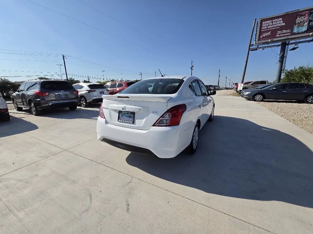 Used 2019 Nissan Versa SV FWD image 5