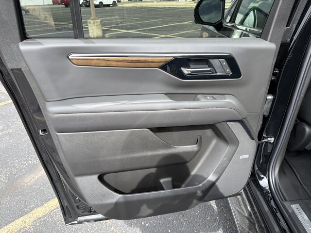 New 2026 Chevrolet Suburban High Country AWD/4WD image 23