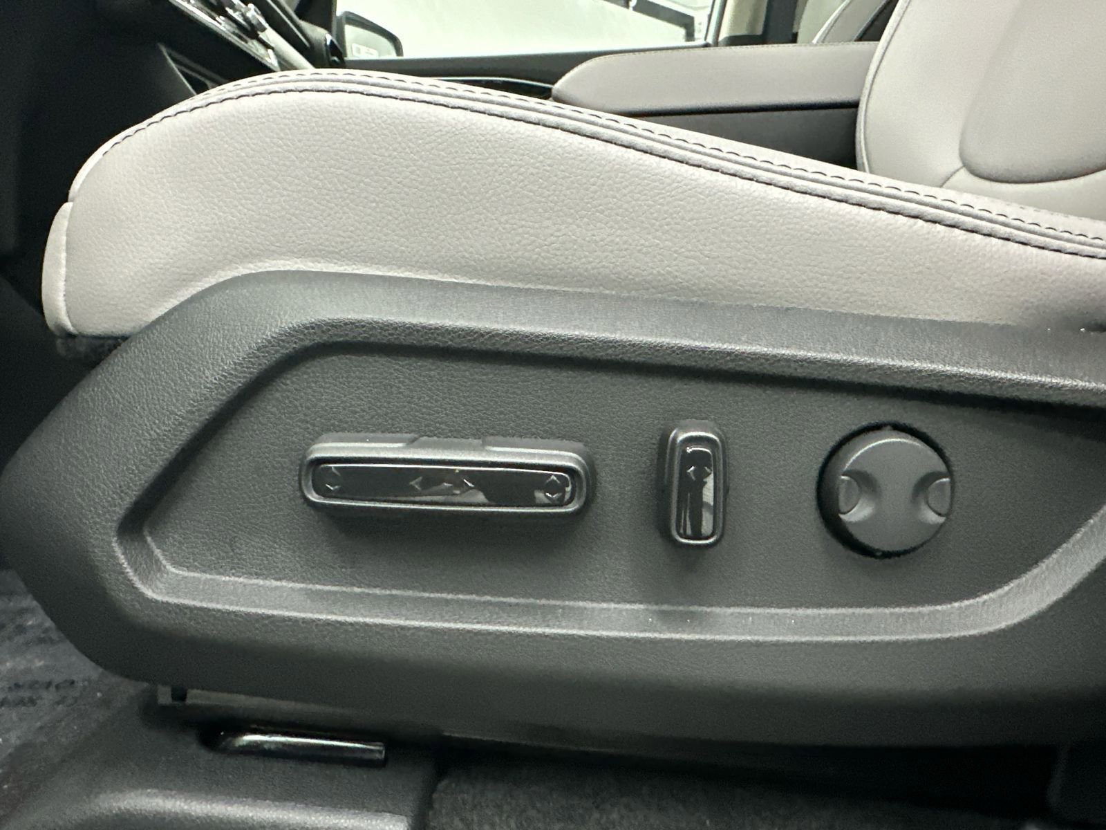 New 2025 Honda Pilot Touring image 12