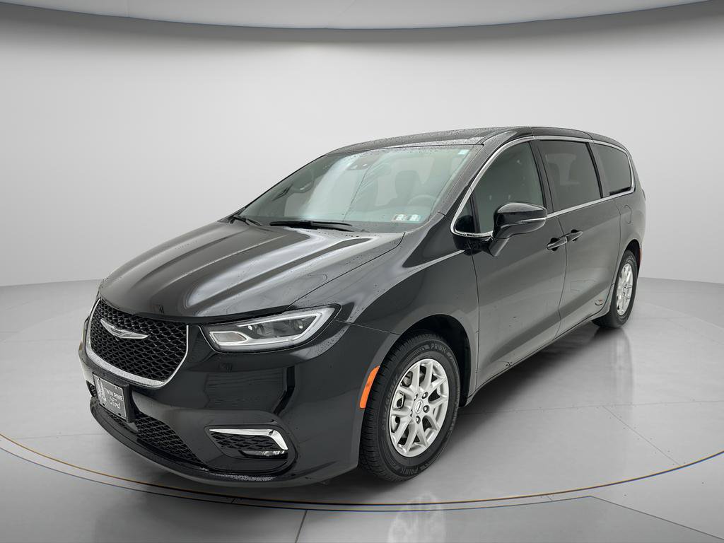 Used 2025 Chrysler Pacifica Select FWD image 3
