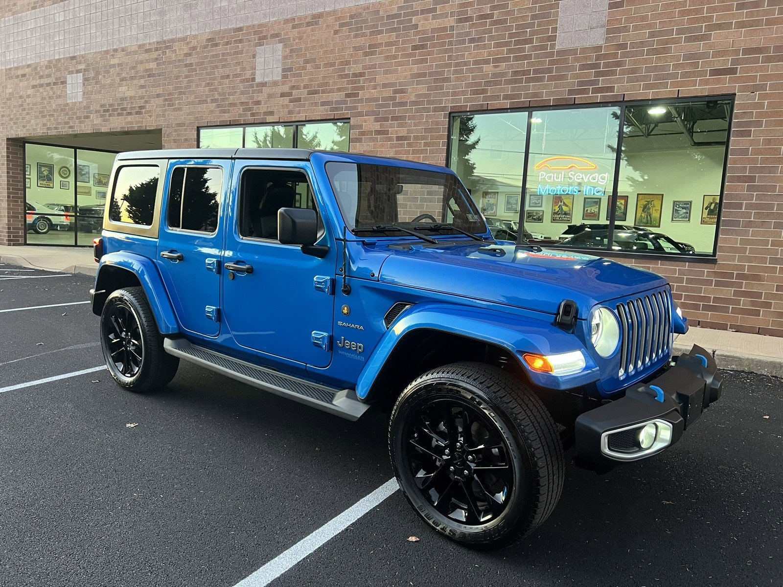 Used 2022 Jeep Wrangler Unlimited Sahara w/ Cold Weather Group image 81