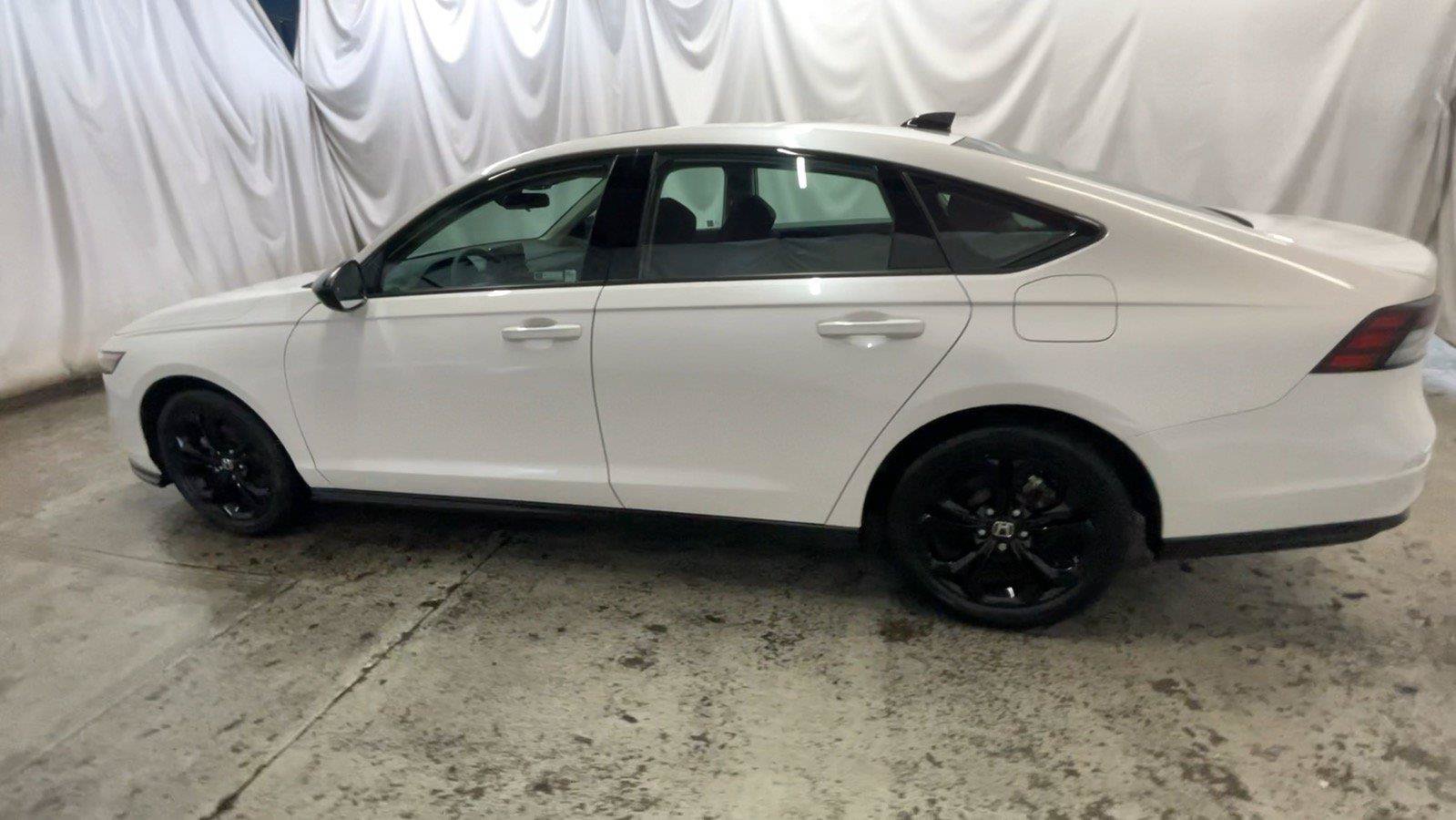 Used 2025 Honda Accord SE image 11