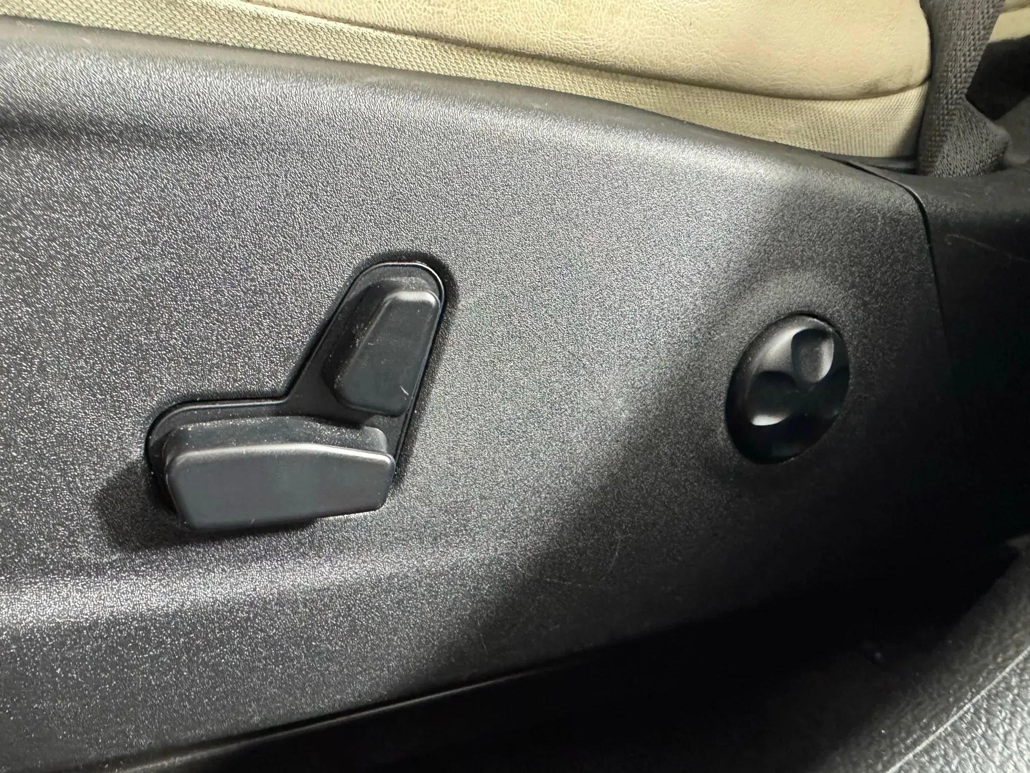 Used 2018 Chrysler 300 Limited image 34