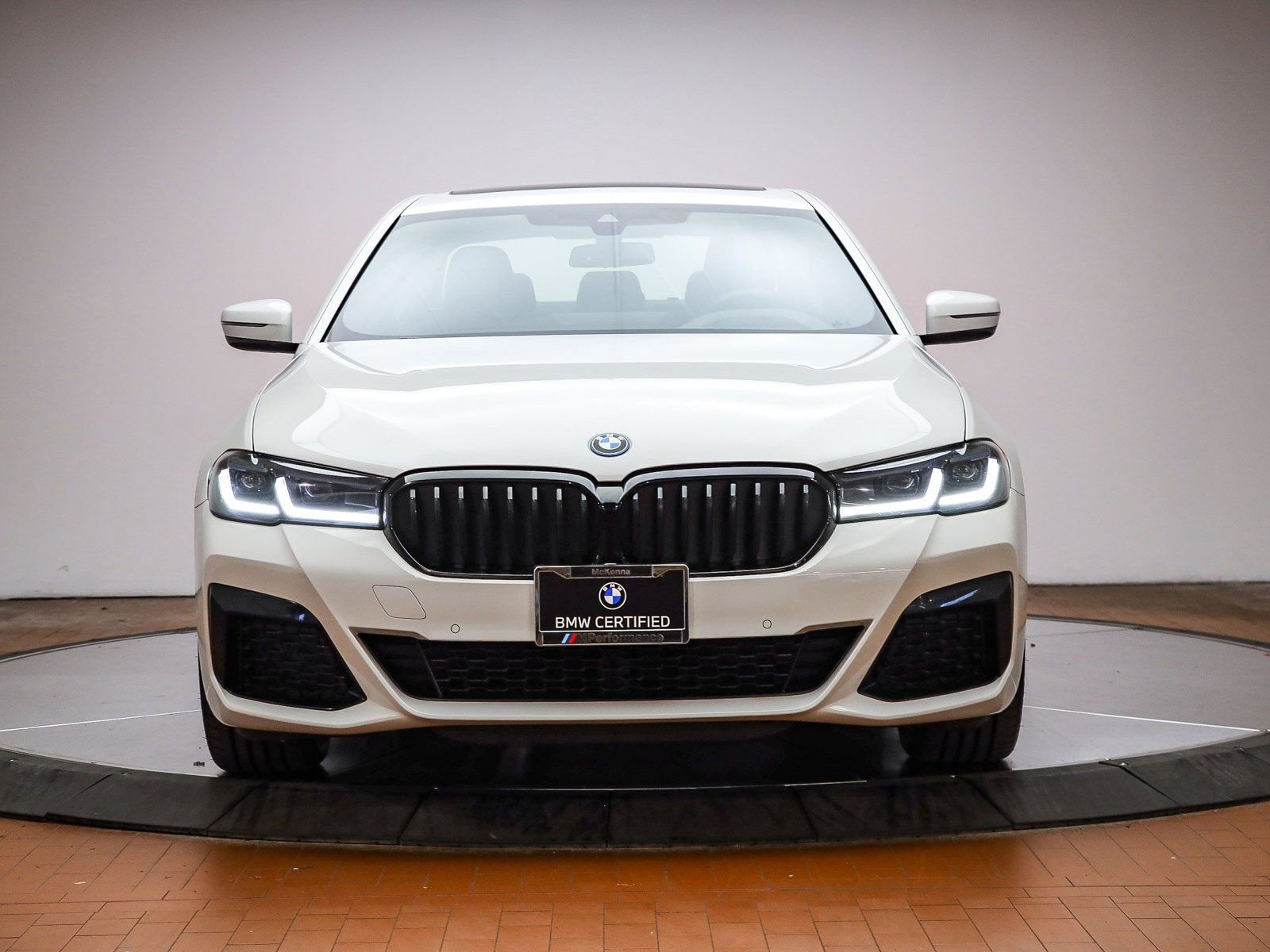 Certified 2023 BMW 530e w/ M Sport Package image 2