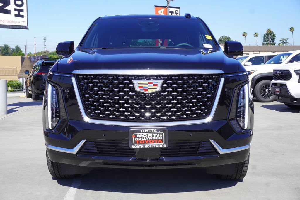 Used 2026 Cadillac Escalade Luxury RWD image 3