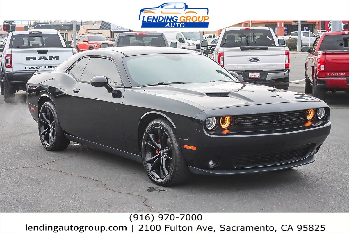 Used 2018 Dodge Challenger SXT w/ Blacktop Package image 5