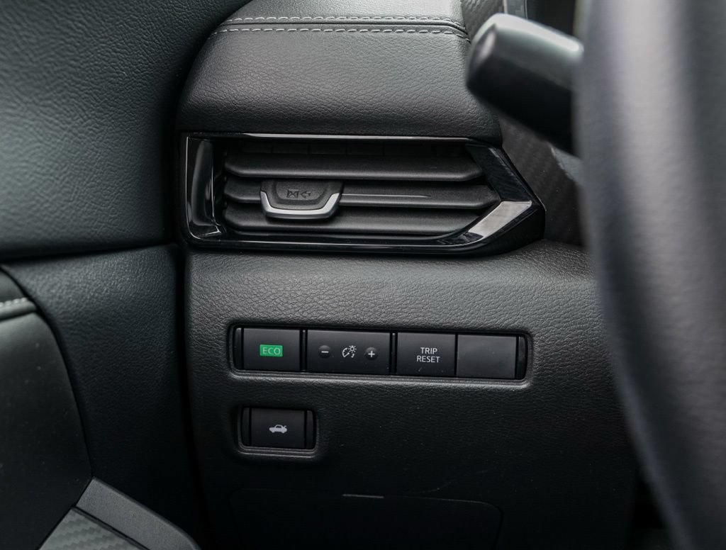 Used 2025 Nissan Sentra SV FWD image 31