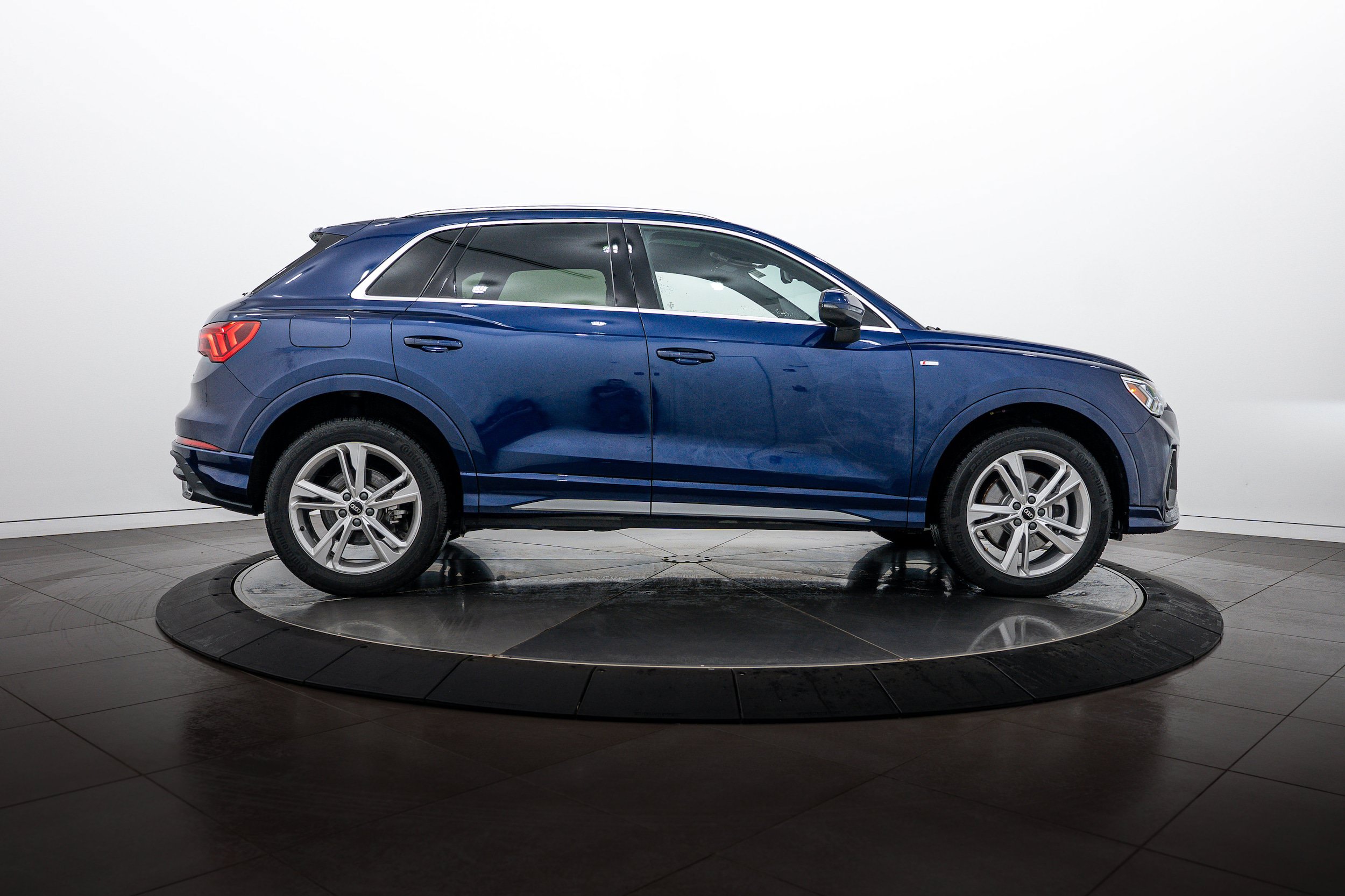 Certified 2023 Audi Q3 2.0T Premium Plus w/ Premium Plus Package AWD/4WD image 3
