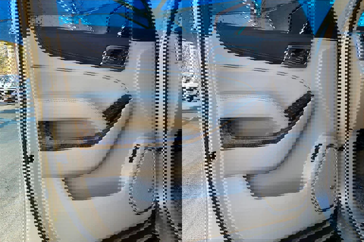 Used 2016 GMC Yukon XL Denali w/ Open Road Package image 21