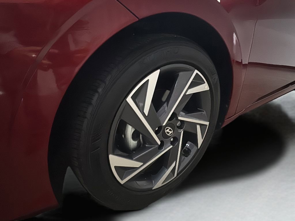 Used 2025 Hyundai Elantra SEL image 4