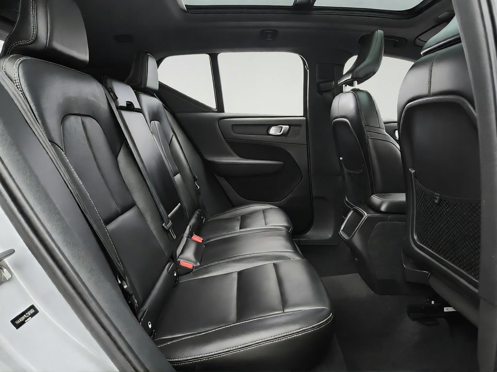 Used 2020 Volvo XC40 T5 Momentum AWD/4WD image 30