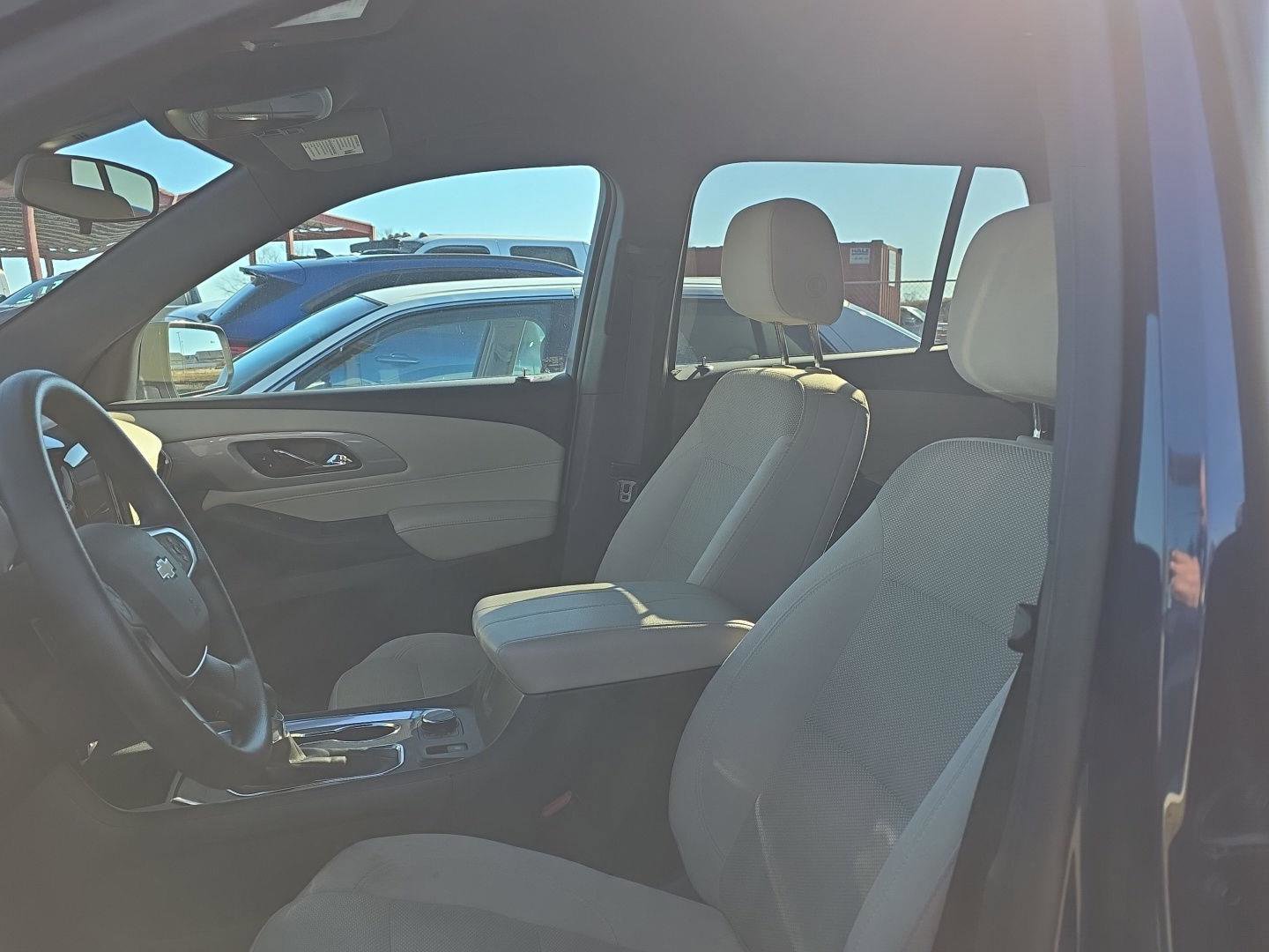 Used 2023 Chevrolet Traverse LS w/ Safety Package image 3