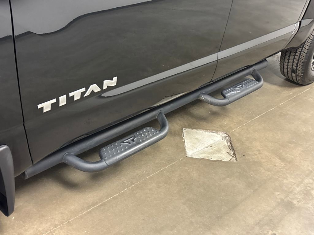 Used 2021 Nissan Titan SV w/ Accessory Utility Package image 11