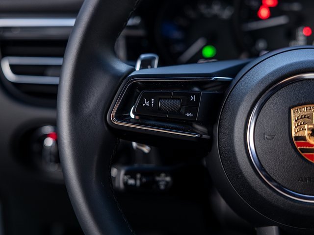 Certified 2025 Porsche Macan image 42