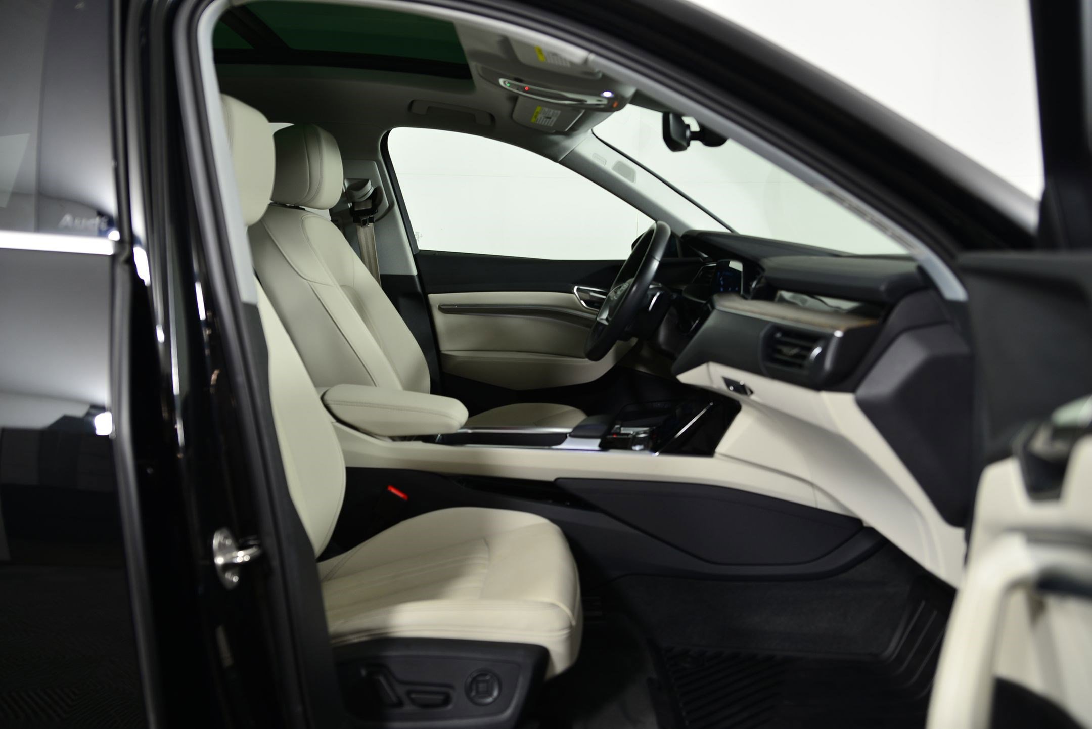 Certified 2024 Audi Q8 e-tron Premium Plus w/ Premium Plus Package image 20